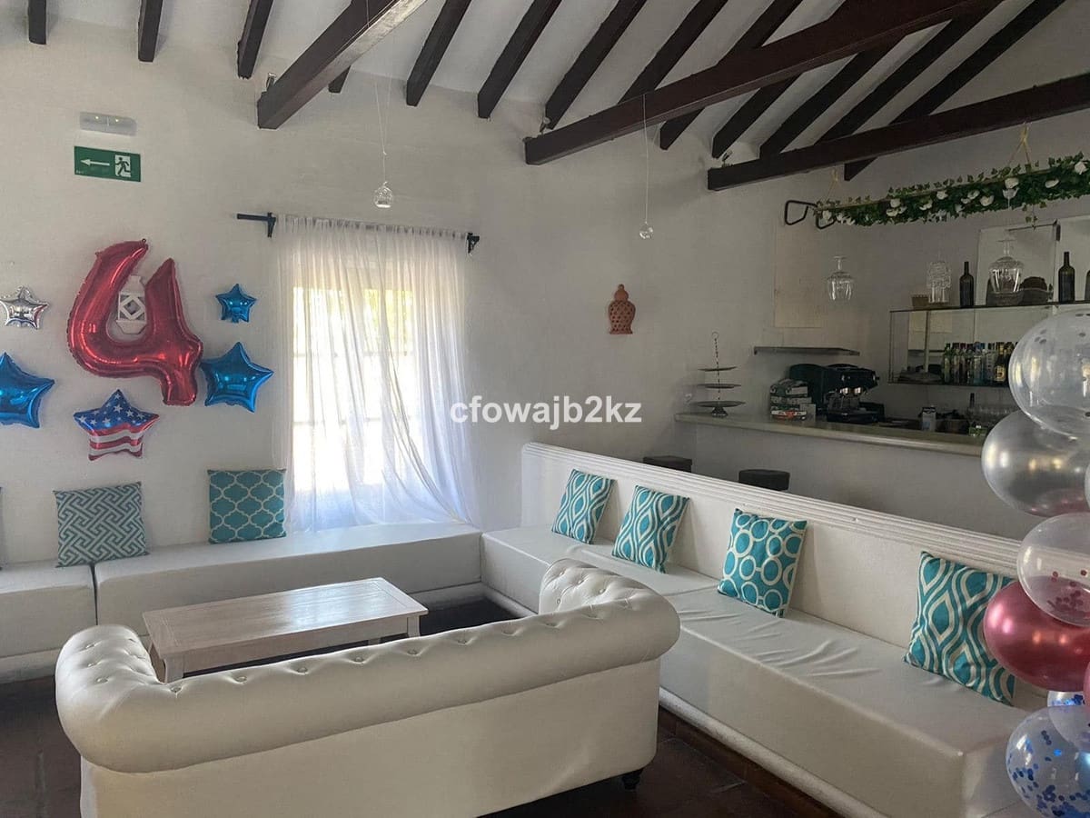 Kommersiell til salgs i Pueblo Nuevo de Guadiaro - € 3 500 000 (Ref: 9038114)