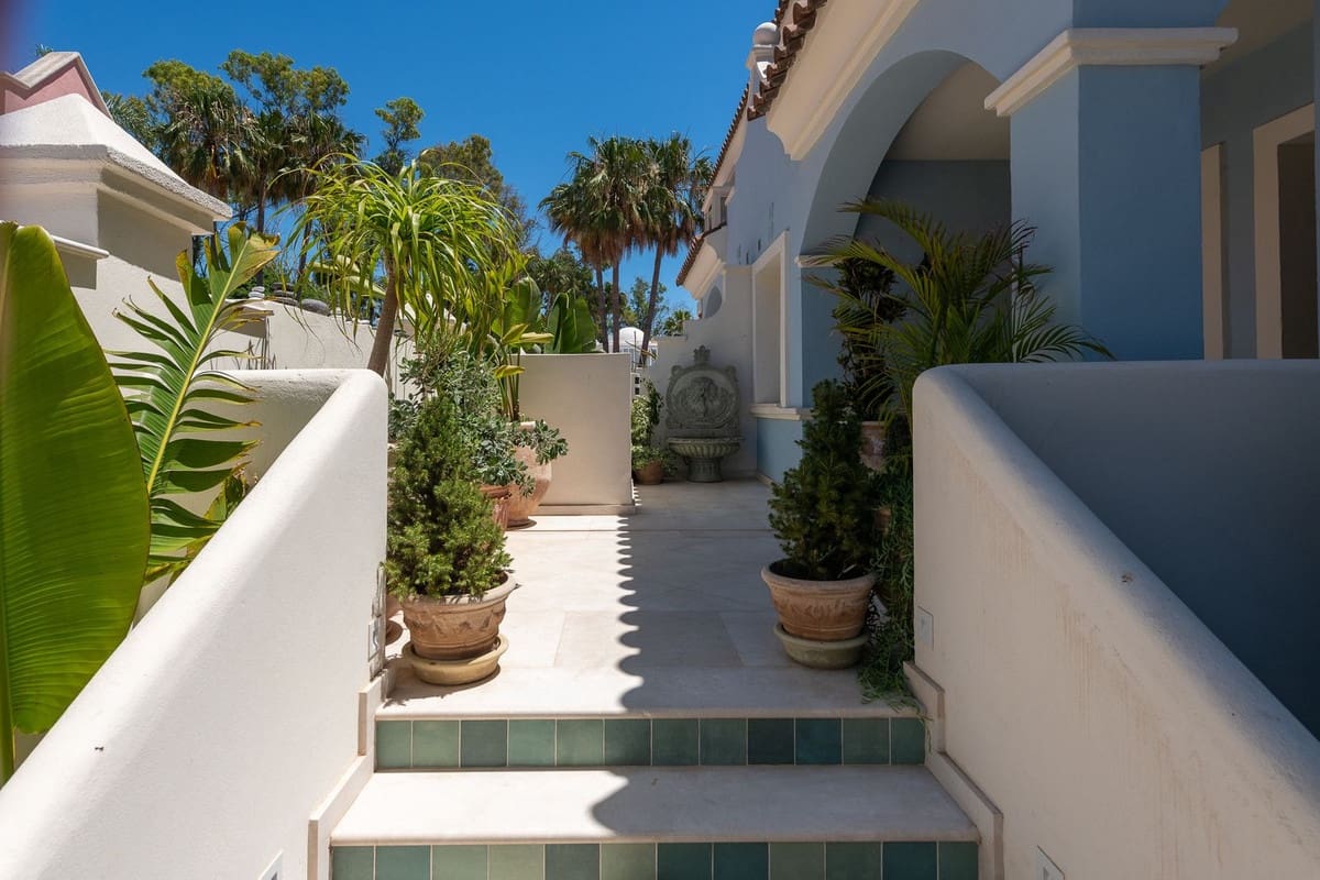 6 soverom Villa til salgs i Marbella med svømmebasseng garasje - € 4 200 000 (Ref: 9038117)