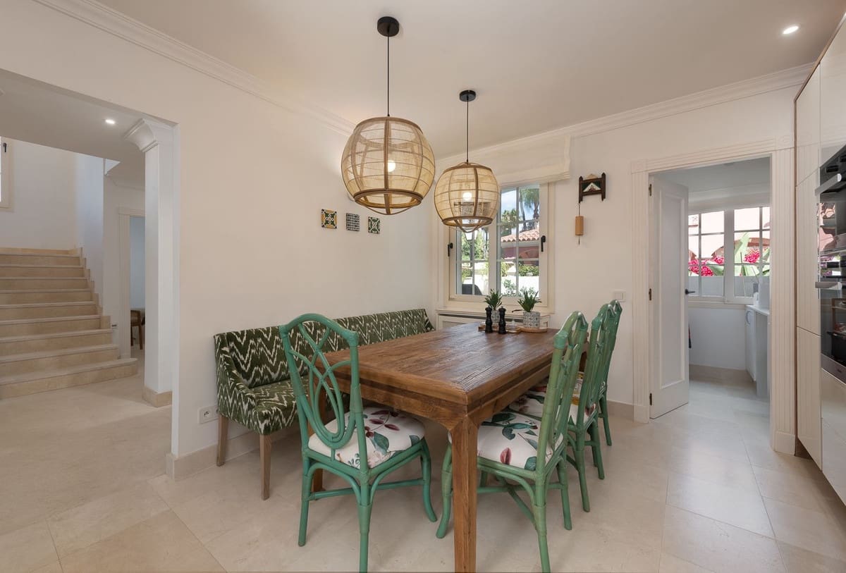 6 soverom Villa til salgs i Marbella med svømmebasseng garasje - € 4 200 000 (Ref: 9038117)