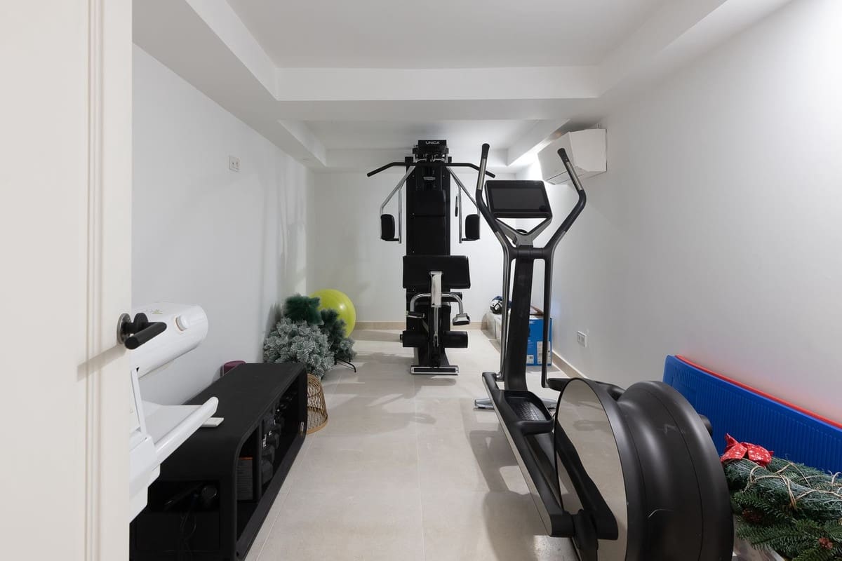 6 soverom Villa til salgs i Marbella med svømmebasseng garasje - € 4 200 000 (Ref: 9038117)