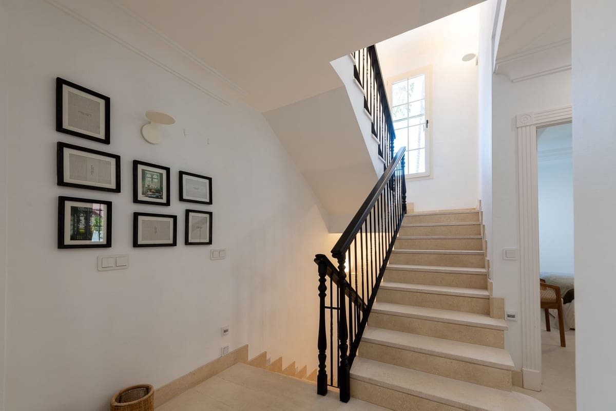 6 soverom Villa til salgs i Marbella med svømmebasseng garasje - € 4 200 000 (Ref: 9038117)