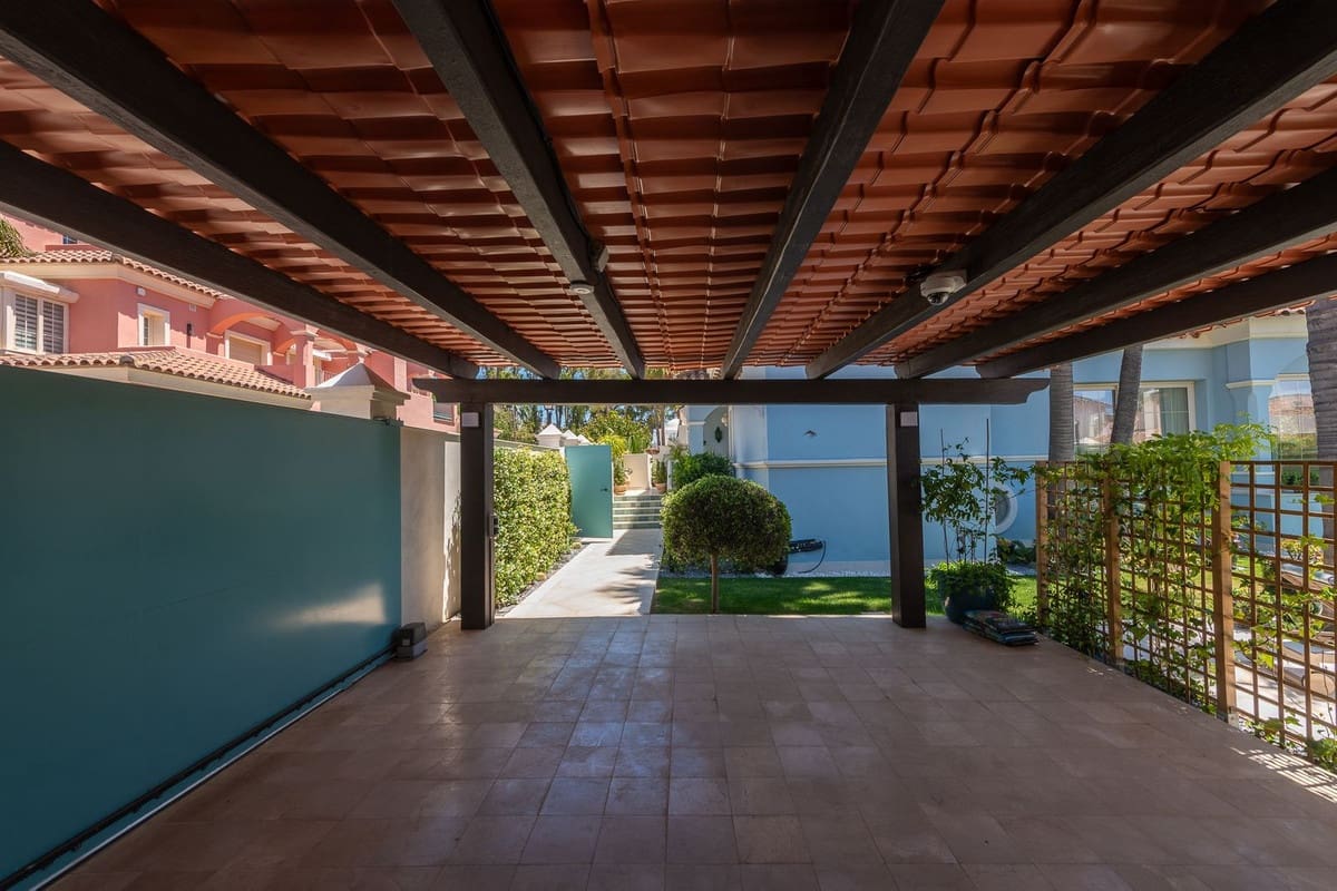 6 soverom Villa til salgs i Marbella med svømmebasseng garasje - € 4 200 000 (Ref: 9038117)