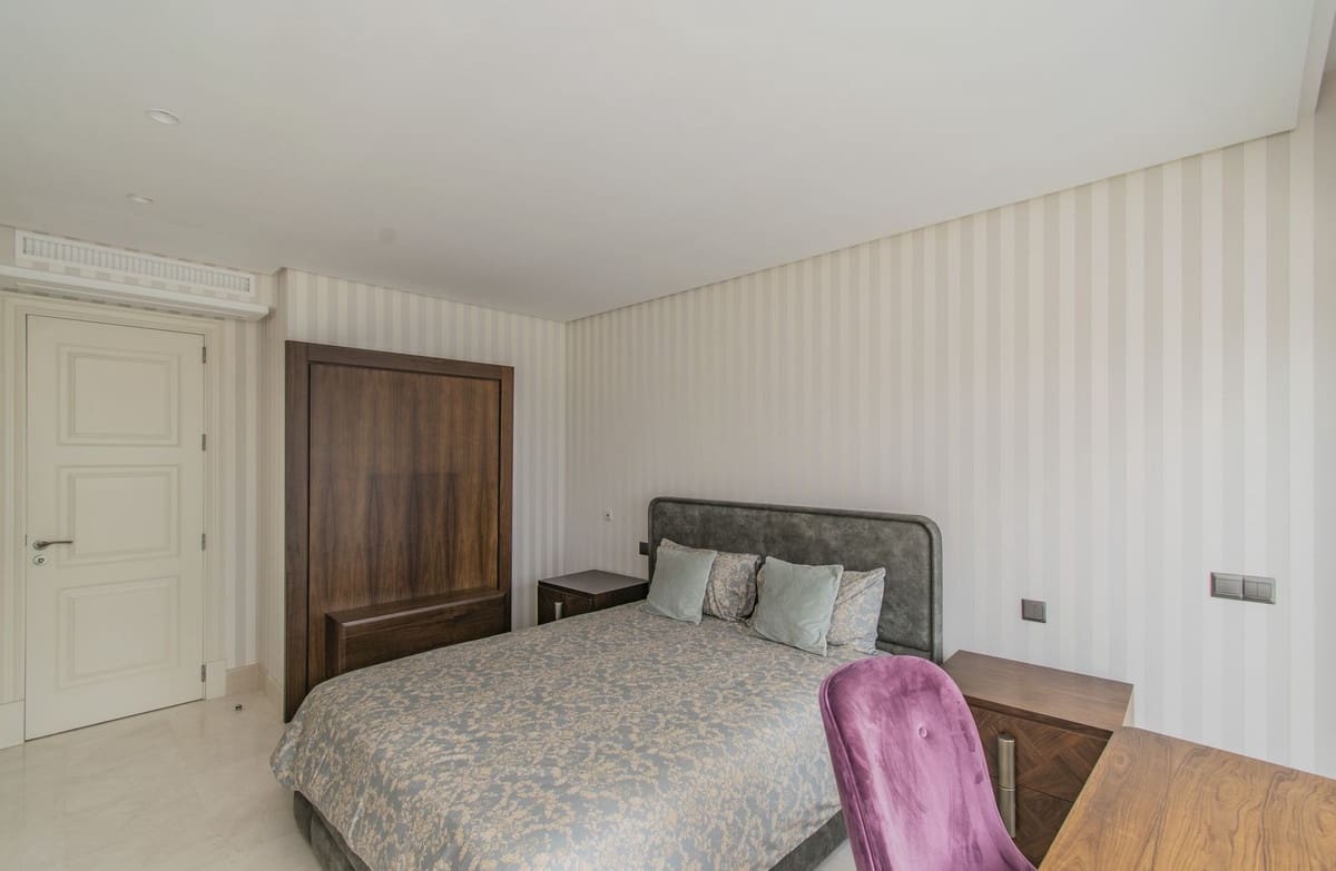 5 makuuhuone Kattohuoneisto myytävänä paikassa Estepona mukana uima-altaan 
autotalli - 5 950 000 € (Ref: 9038127)