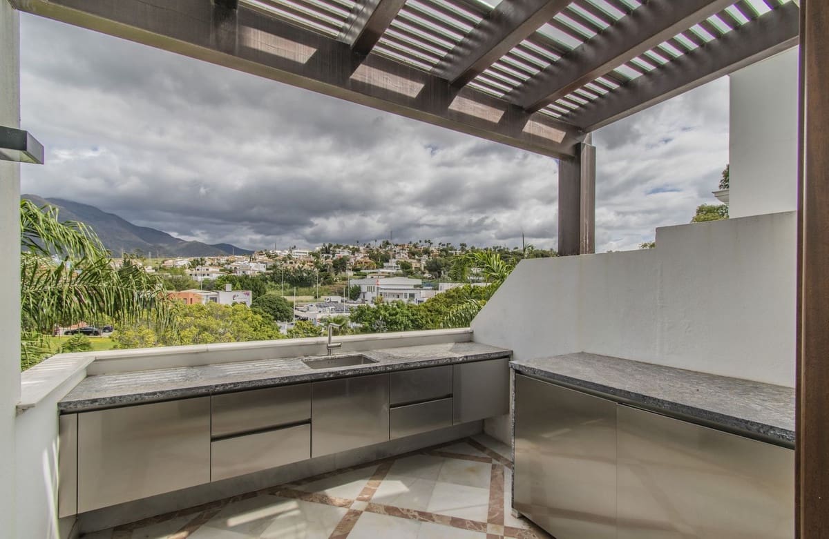 5 makuuhuone Kattohuoneisto myytävänä paikassa Estepona mukana uima-altaan 
autotalli - 5 950 000 € (Ref: 9038127)