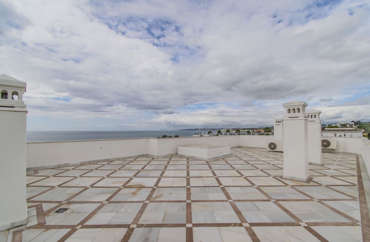 5 makuuhuone Kattohuoneisto myytävänä paikassa Estepona mukana uima-altaan 
autotalli - 5 950 000 € (Ref: 9038127)