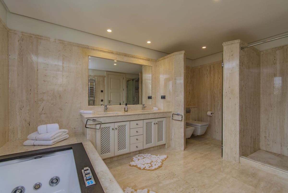 5 makuuhuone Kattohuoneisto myytävänä paikassa Estepona mukana uima-altaan 
autotalli - 5 950 000 € (Ref: 9038127)