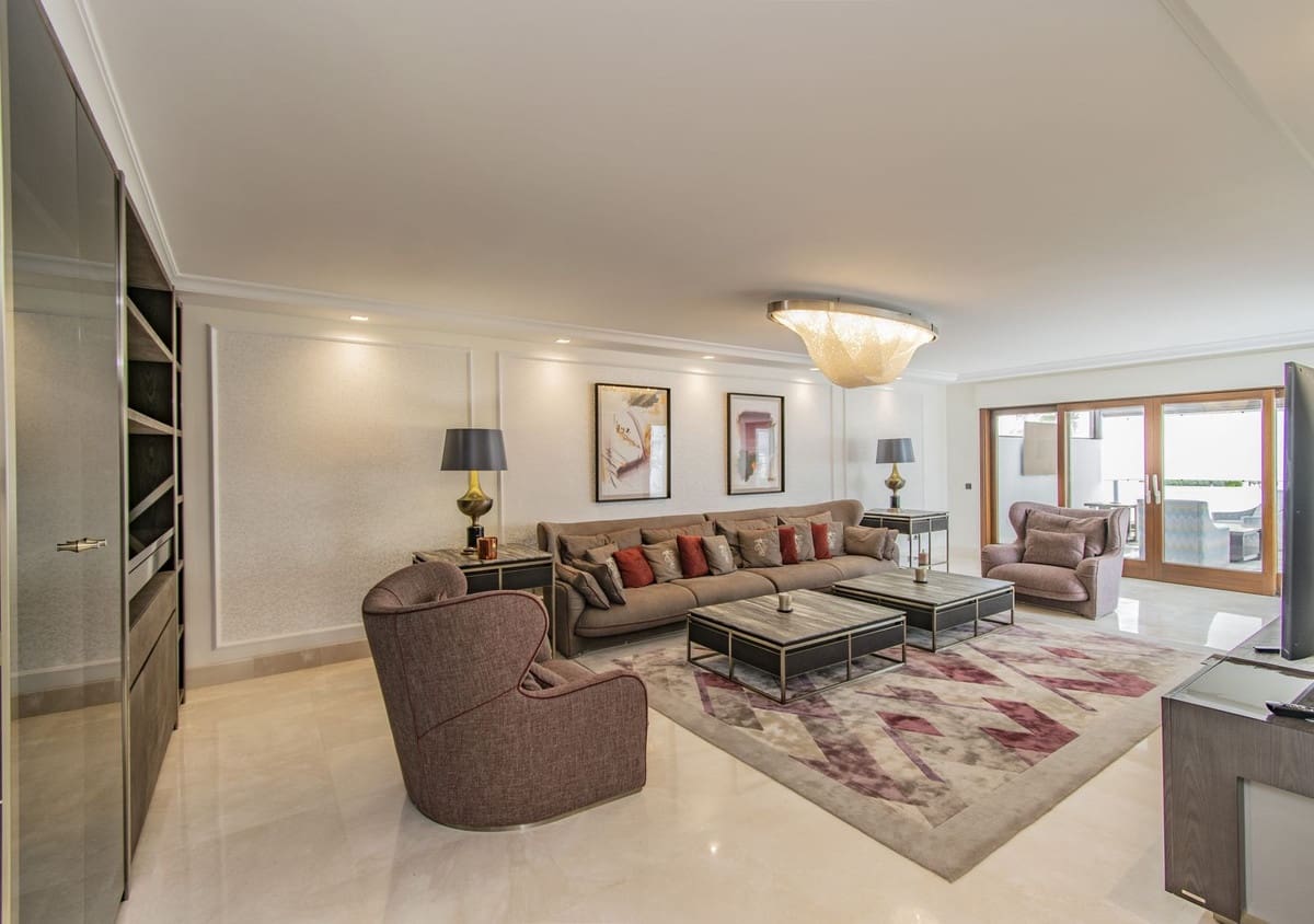 5 makuuhuone Kattohuoneisto myytävänä paikassa Estepona mukana uima-altaan 
autotalli - 5 950 000 € (Ref: 9038127)