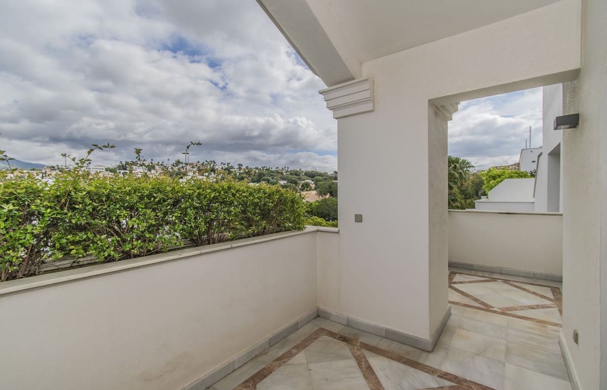 5 makuuhuone Kattohuoneisto myytävänä paikassa Estepona mukana uima-altaan 
autotalli - 5 950 000 € (Ref: 9038127)