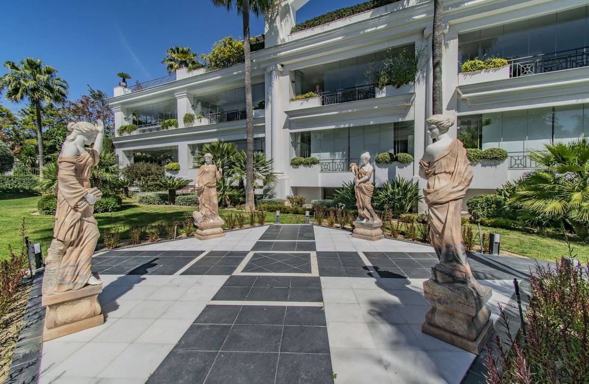 5 makuuhuone Kattohuoneisto myytävänä paikassa Estepona mukana uima-altaan 
autotalli - 5 950 000 € (Ref: 9038127)