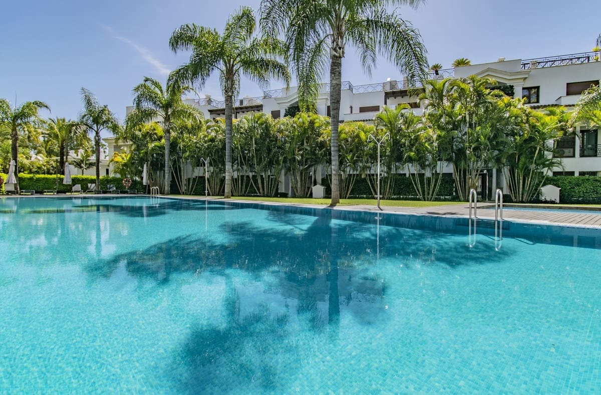 5 makuuhuone Kattohuoneisto myytävänä paikassa Estepona mukana uima-altaan 
autotalli - 5 950 000 € (Ref: 9038127)