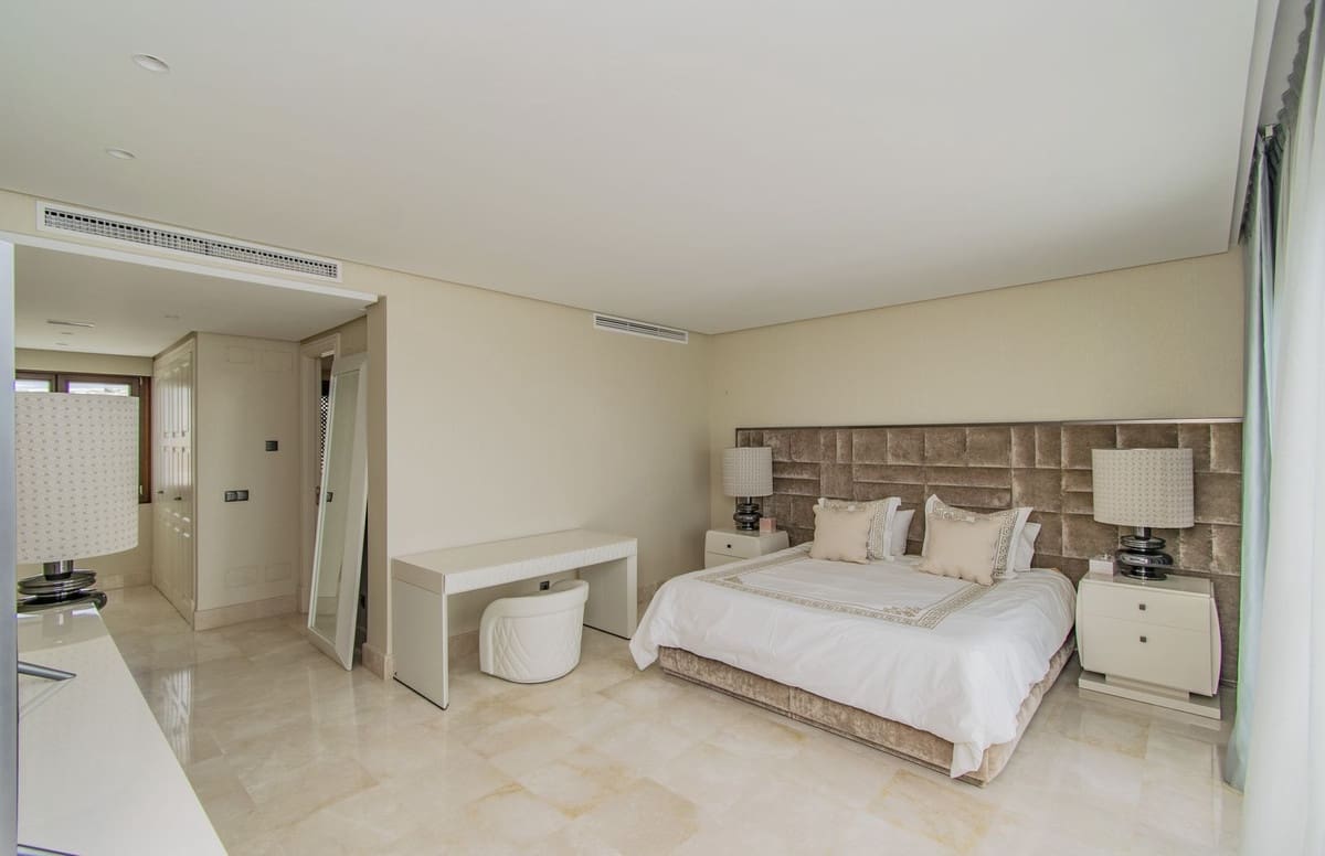 5 makuuhuone Kattohuoneisto myytävänä paikassa Estepona mukana uima-altaan 
autotalli - 5 950 000 € (Ref: 9038127)