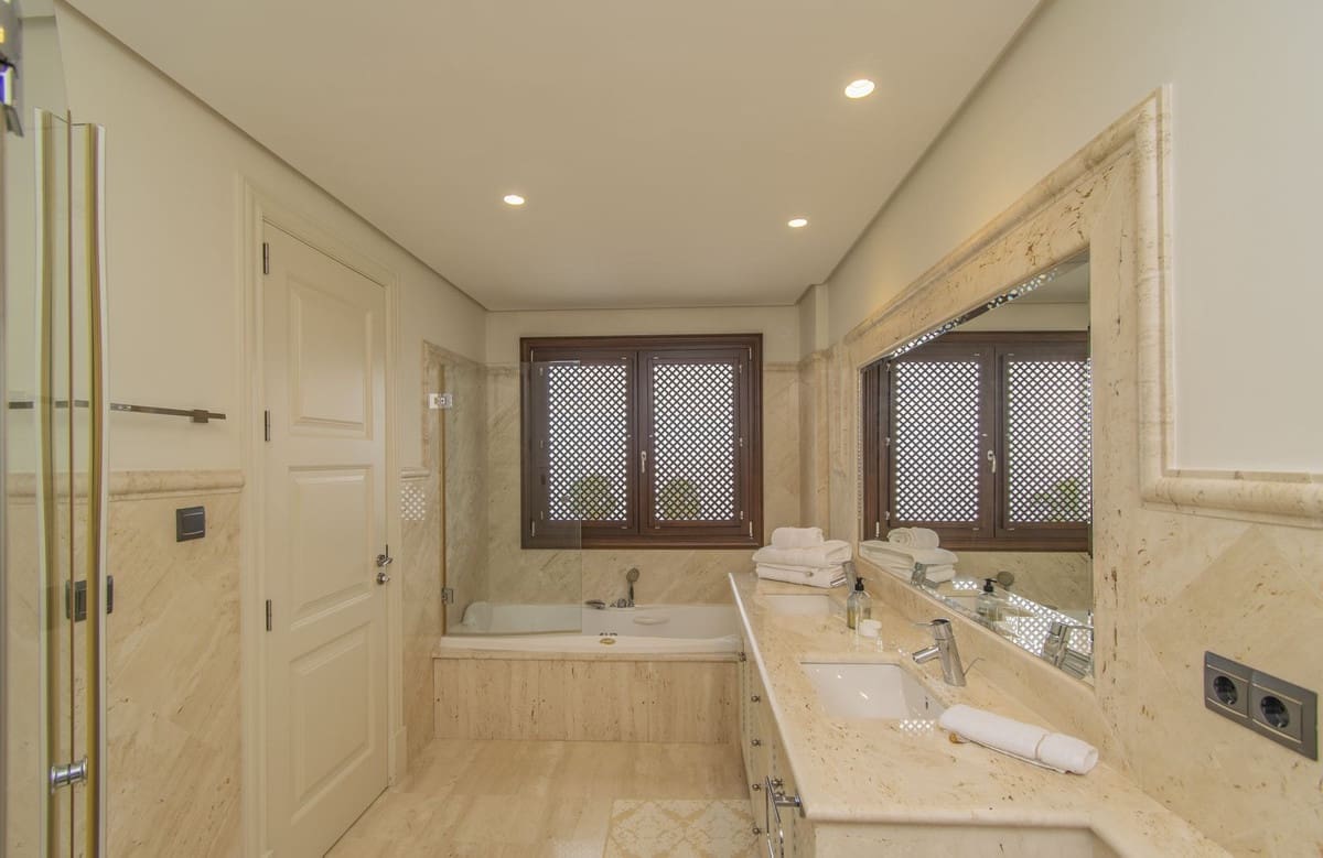 5 makuuhuone Kattohuoneisto myytävänä paikassa Estepona mukana uima-altaan 
autotalli - 5 950 000 € (Ref: 9038127)