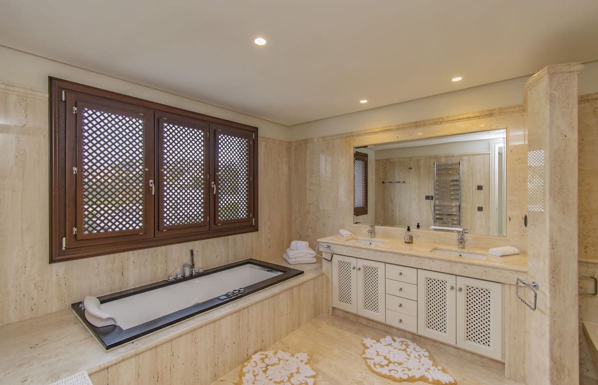 5 makuuhuone Kattohuoneisto myytävänä paikassa Estepona mukana uima-altaan 
autotalli - 5 950 000 € (Ref: 9038127)