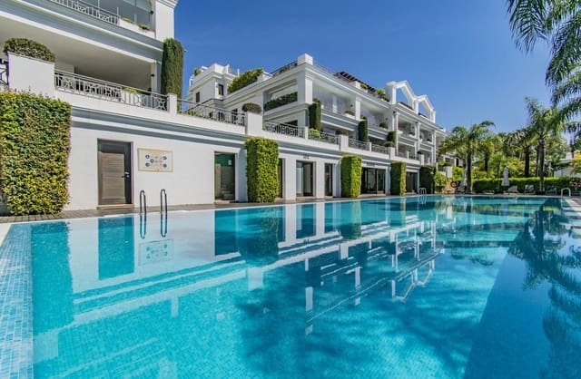 5 quarto Penthouse para venda em Centro, Estepona com piscina garagem - 5 950 000 € (Ref: 9038127)