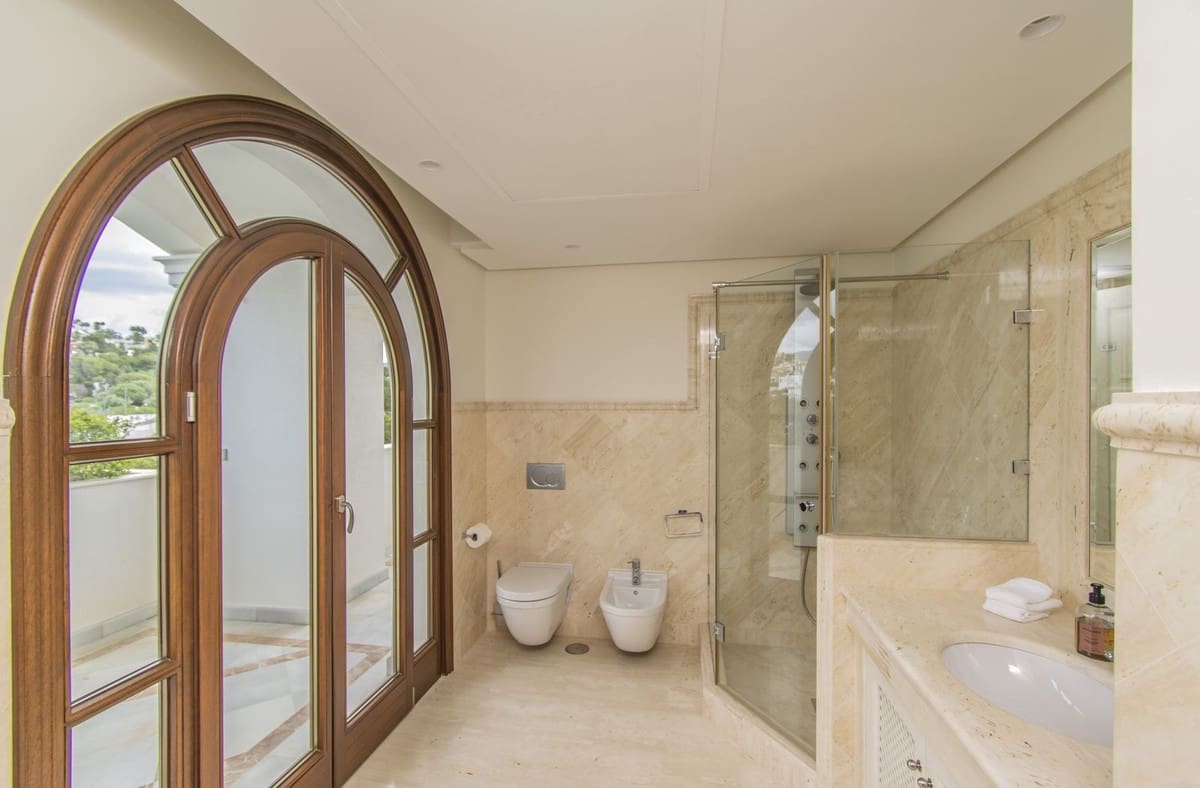 5 makuuhuone Kattohuoneisto myytävänä paikassa Estepona mukana uima-altaan 
autotalli - 5 950 000 € (Ref: 9038127)