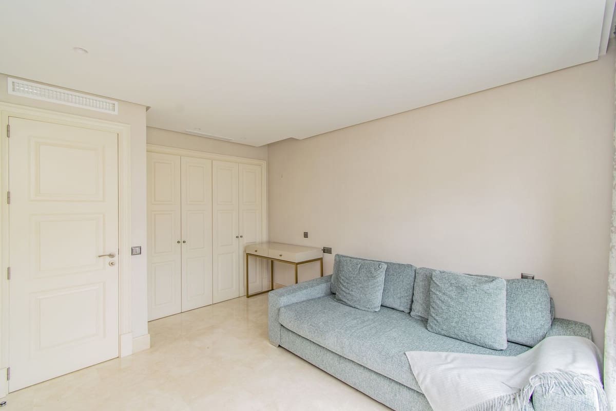 5 makuuhuone Kattohuoneisto myytävänä paikassa Estepona mukana uima-altaan 
autotalli - 5 950 000 € (Ref: 9038127)