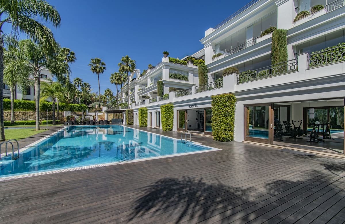 5 makuuhuone Kattohuoneisto myytävänä paikassa Estepona mukana uima-altaan 
autotalli - 5 950 000 € (Ref: 9038127)