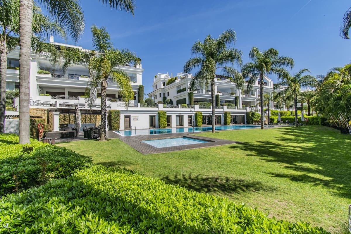 5 makuuhuone Kattohuoneisto myytävänä paikassa Estepona mukana uima-altaan 
autotalli - 5 950 000 € (Ref: 9038127)