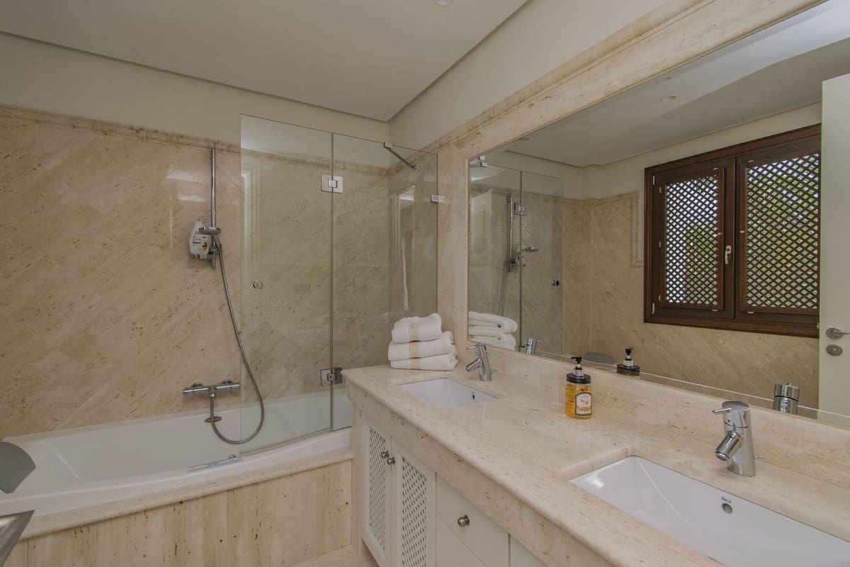 5 makuuhuone Kattohuoneisto myytävänä paikassa Estepona mukana uima-altaan 
autotalli - 5 950 000 € (Ref: 9038127)