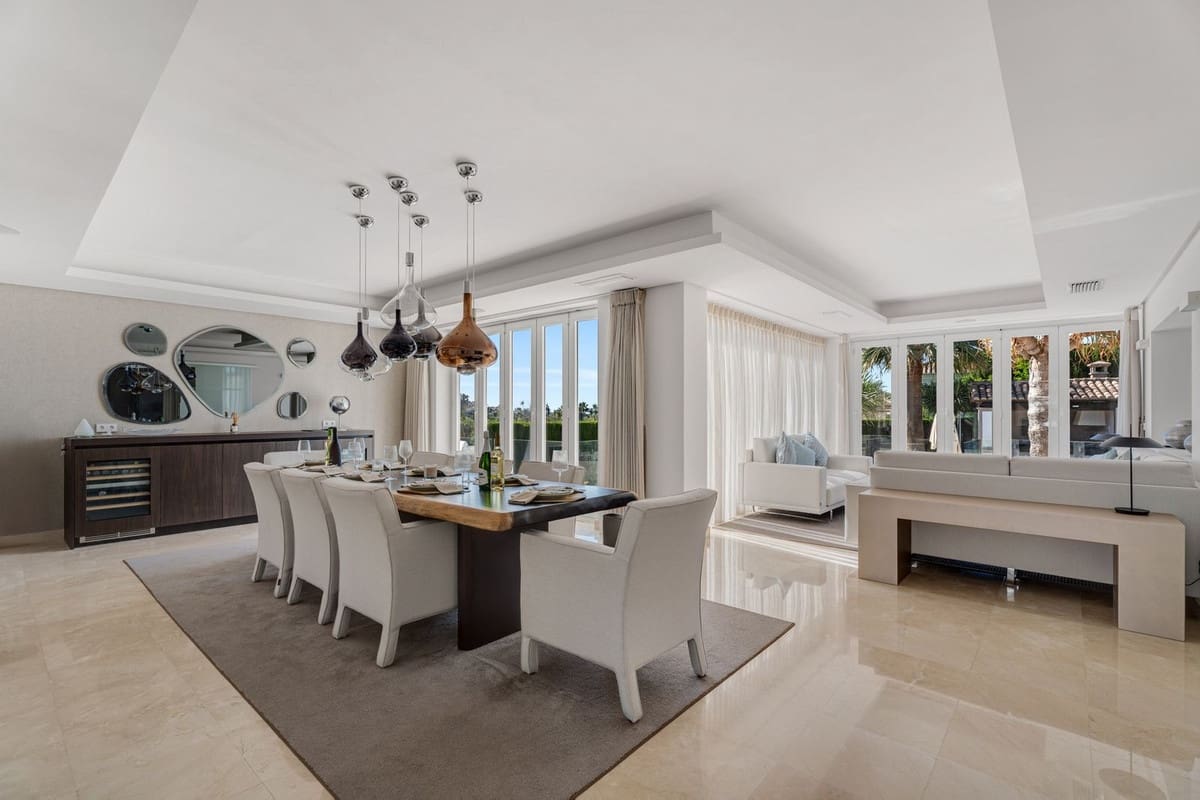 6 makuuhuone Huvila myytävänä paikassa Nueva Andalucia mukana uima-altaan 
autotalli - 4 250 000 € (Ref: 9038128)