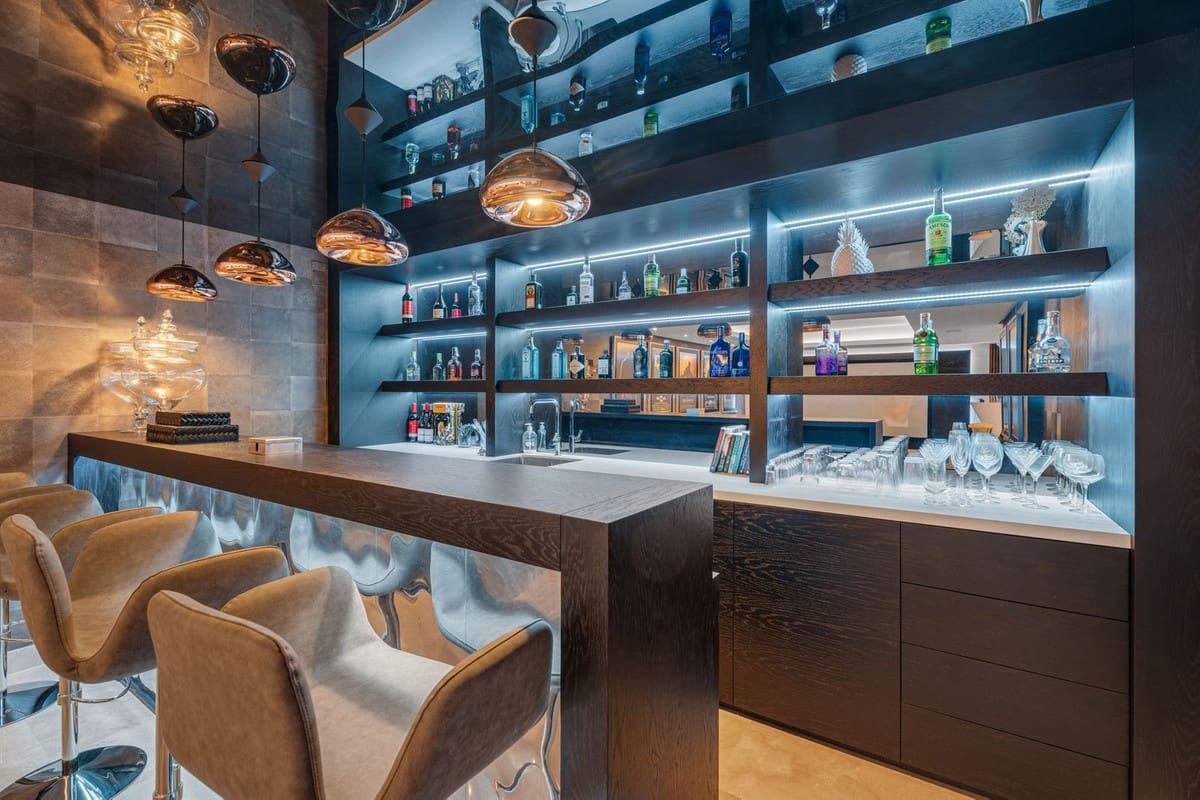 6 makuuhuone Huvila myytävänä paikassa Nueva Andalucia mukana uima-altaan 
autotalli - 4 250 000 € (Ref: 9038128)