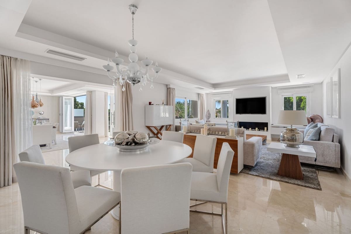 6 makuuhuone Huvila myytävänä paikassa Nueva Andalucia mukana uima-altaan 
autotalli - 4 250 000 € (Ref: 9038128)