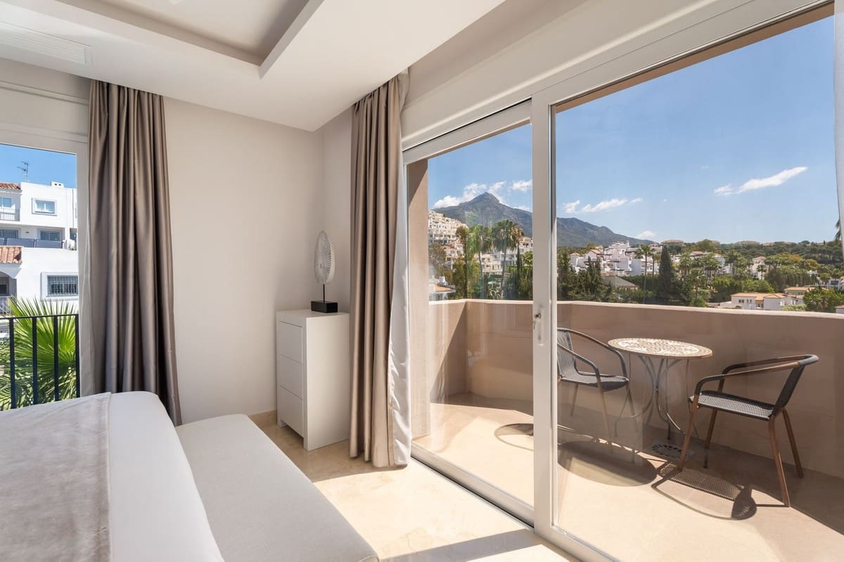 6 makuuhuone Huvila myytävänä paikassa Nueva Andalucia mukana uima-altaan 
autotalli - 4 250 000 € (Ref: 9038128)