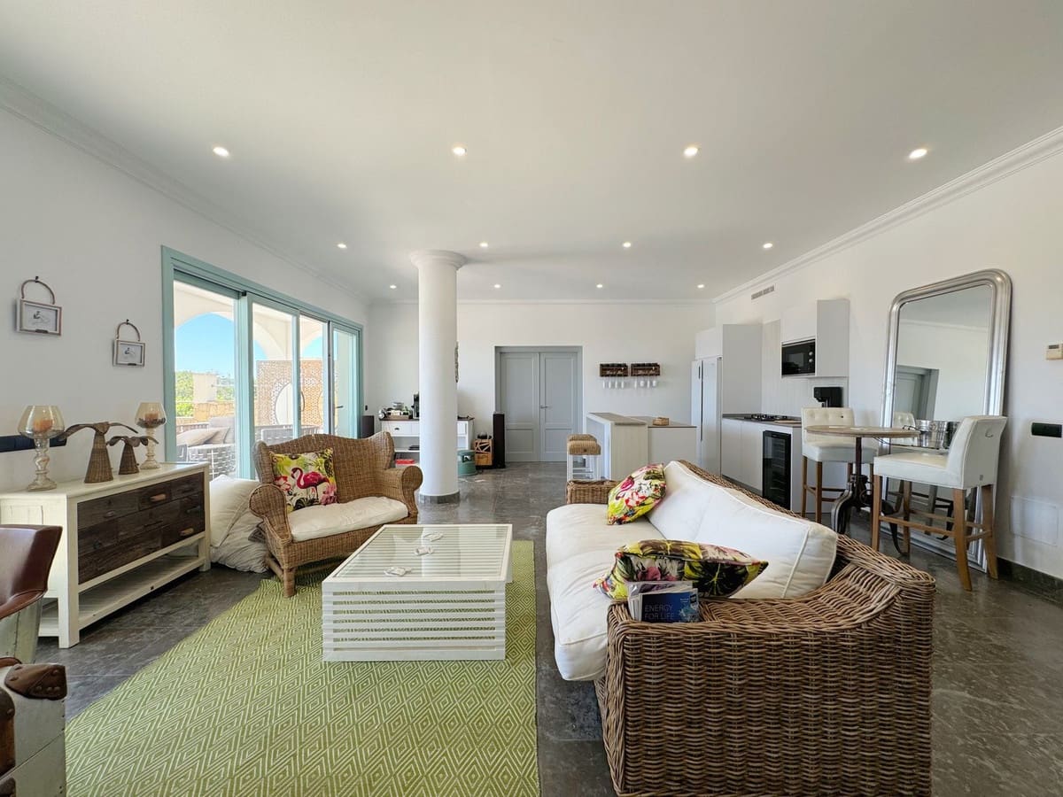 5 bedroom Villa for sale in Sotogrande with pool garage - € 2,450,000 (Ref: 9038134)