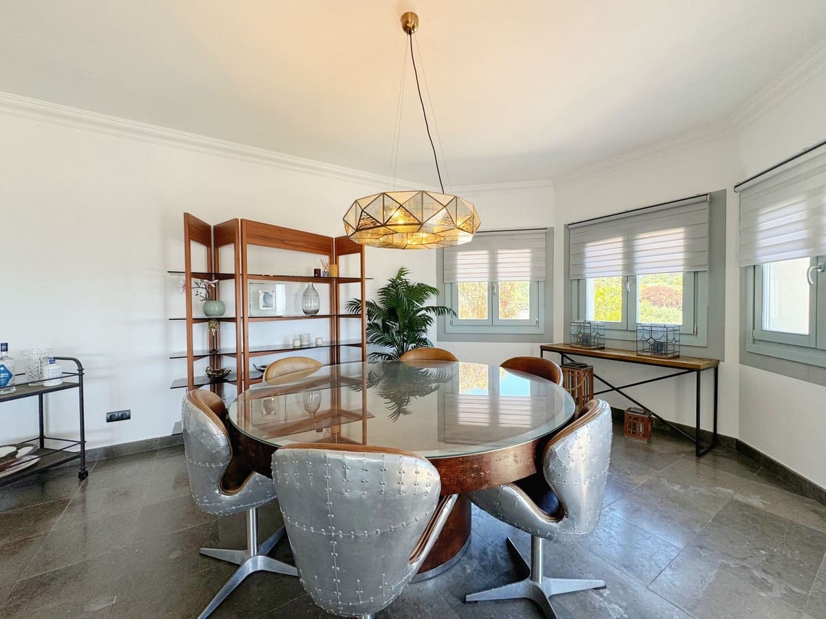 5 bedroom Villa for sale in Sotogrande with pool garage - € 2,450,000 (Ref: 9038134)