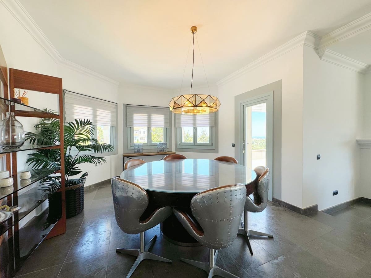 5 bedroom Villa for sale in Sotogrande with pool garage - € 2,450,000 (Ref: 9038134)