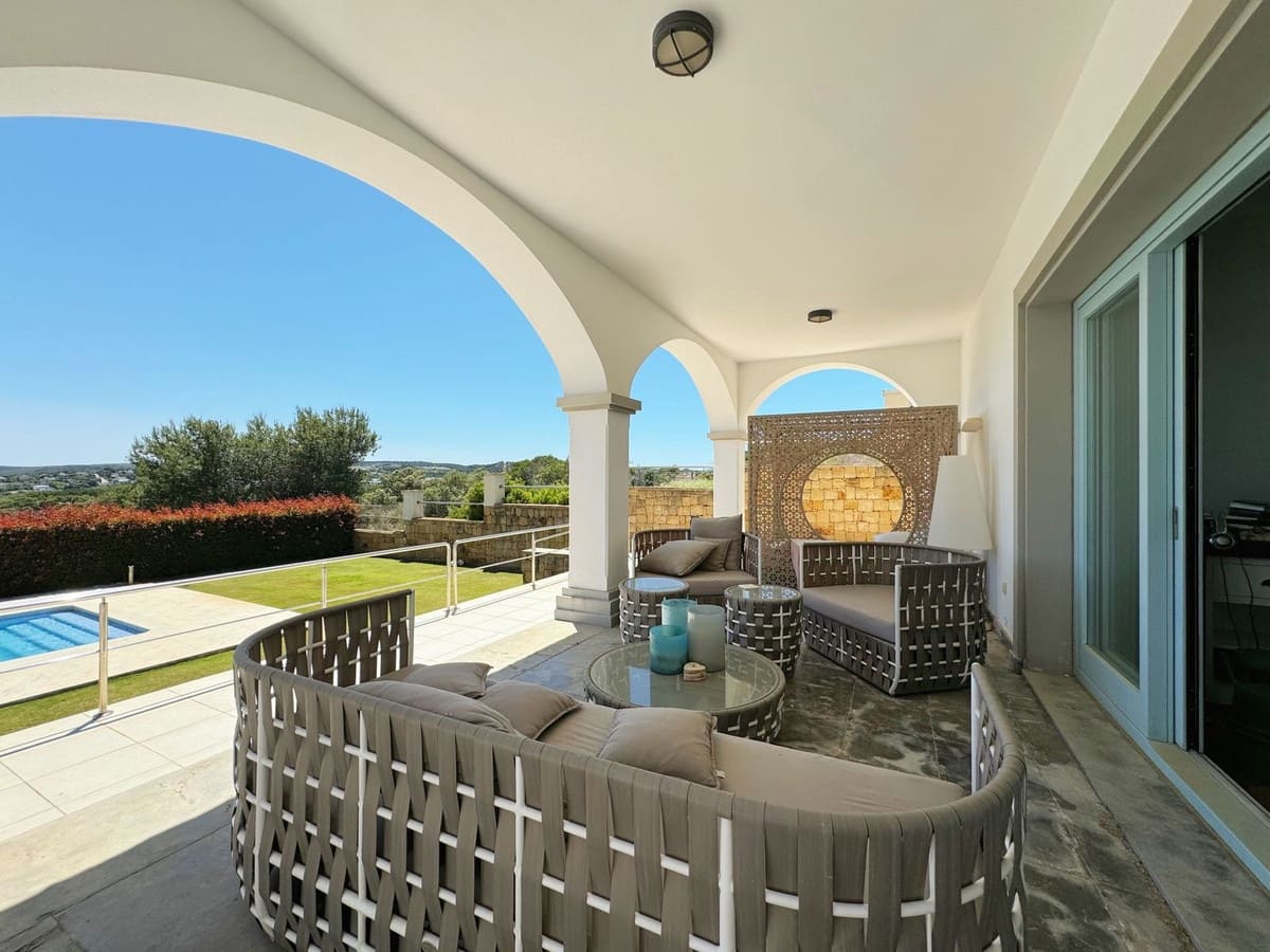 5 bedroom Villa for sale in Sotogrande with pool garage - € 2,450,000 (Ref: 9038134)