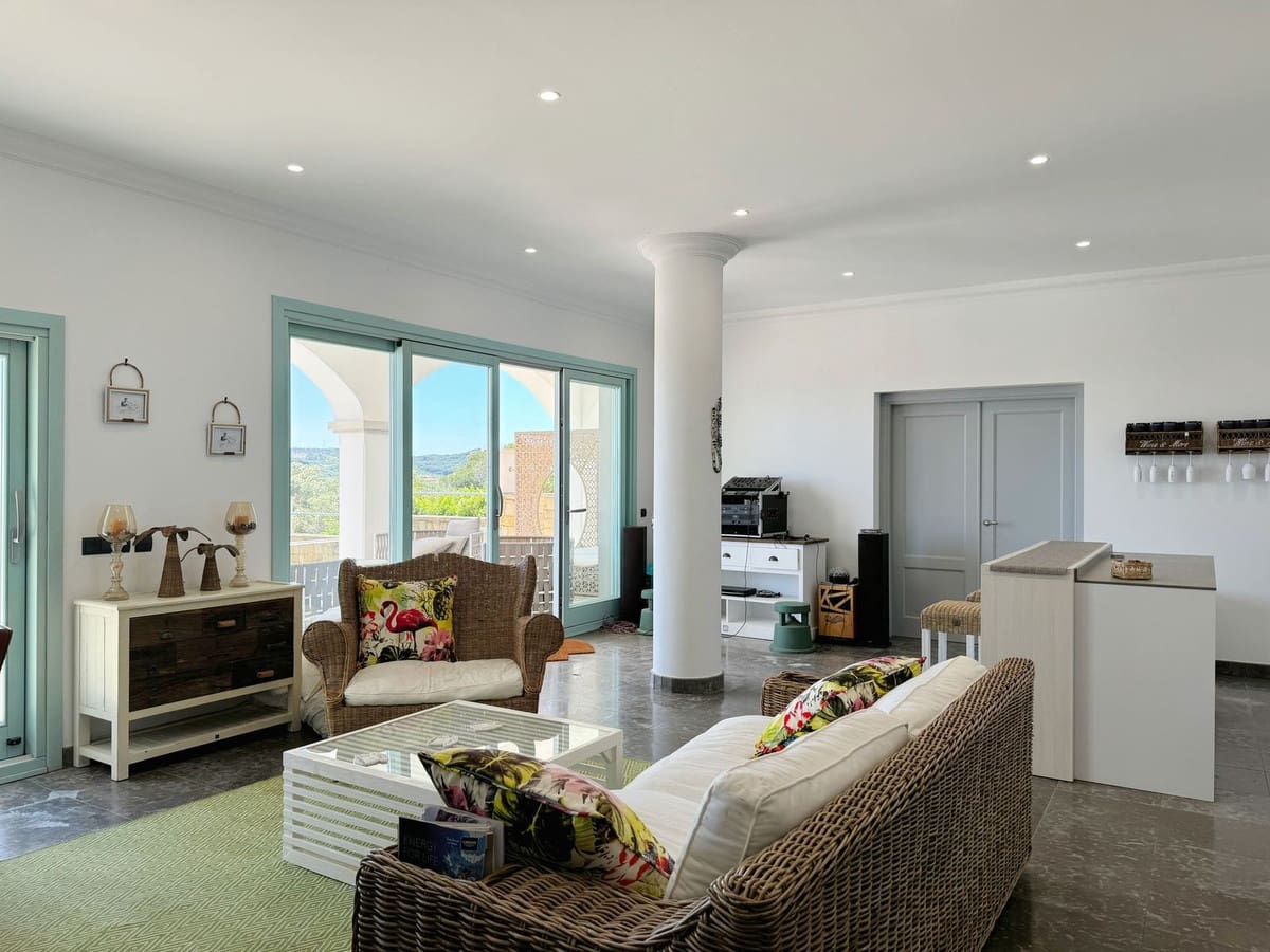 5 bedroom Villa for sale in Sotogrande with pool garage - € 2,450,000 (Ref: 9038134)