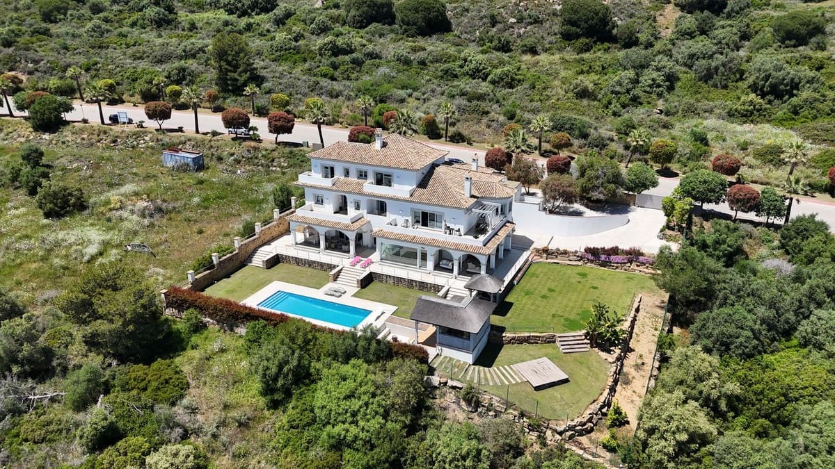 5 bedroom Villa for sale in Sotogrande with pool garage - € 2,450,000 (Ref: 9038134)