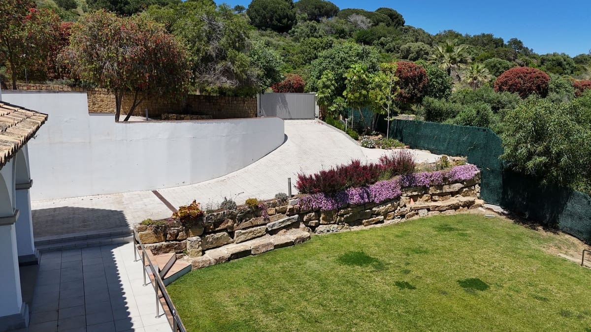 5 bedroom Villa for sale in Sotogrande with pool garage - € 2,450,000 (Ref: 9038134)