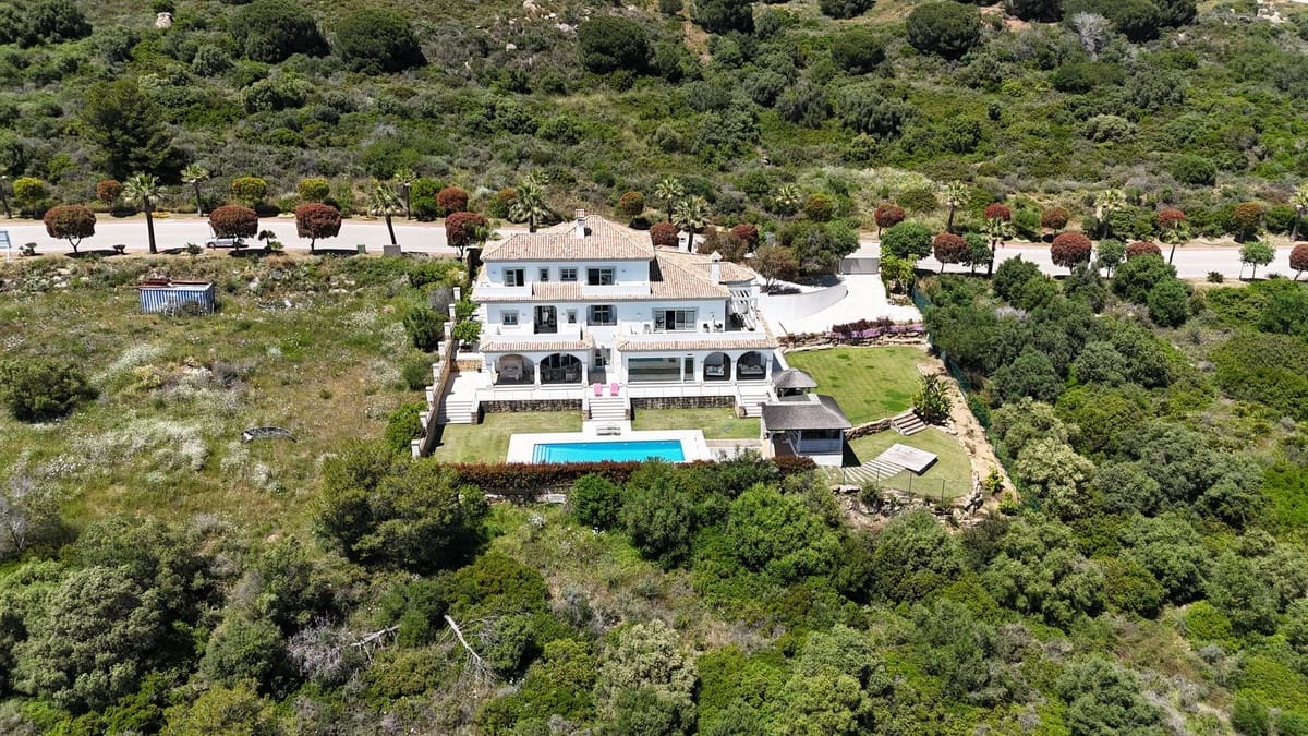 5 bedroom Villa for sale in Sotogrande with pool garage - € 2,450,000 (Ref: 9038134)