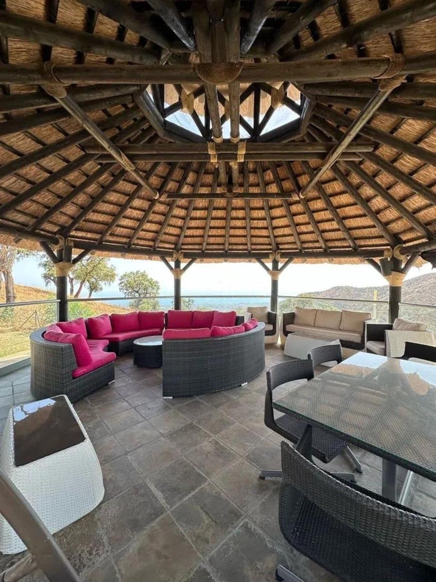 9 soverom Villa til salgs i La Mairena med svømmebasseng garasje - € 12 500 000 (Ref: 9038138)