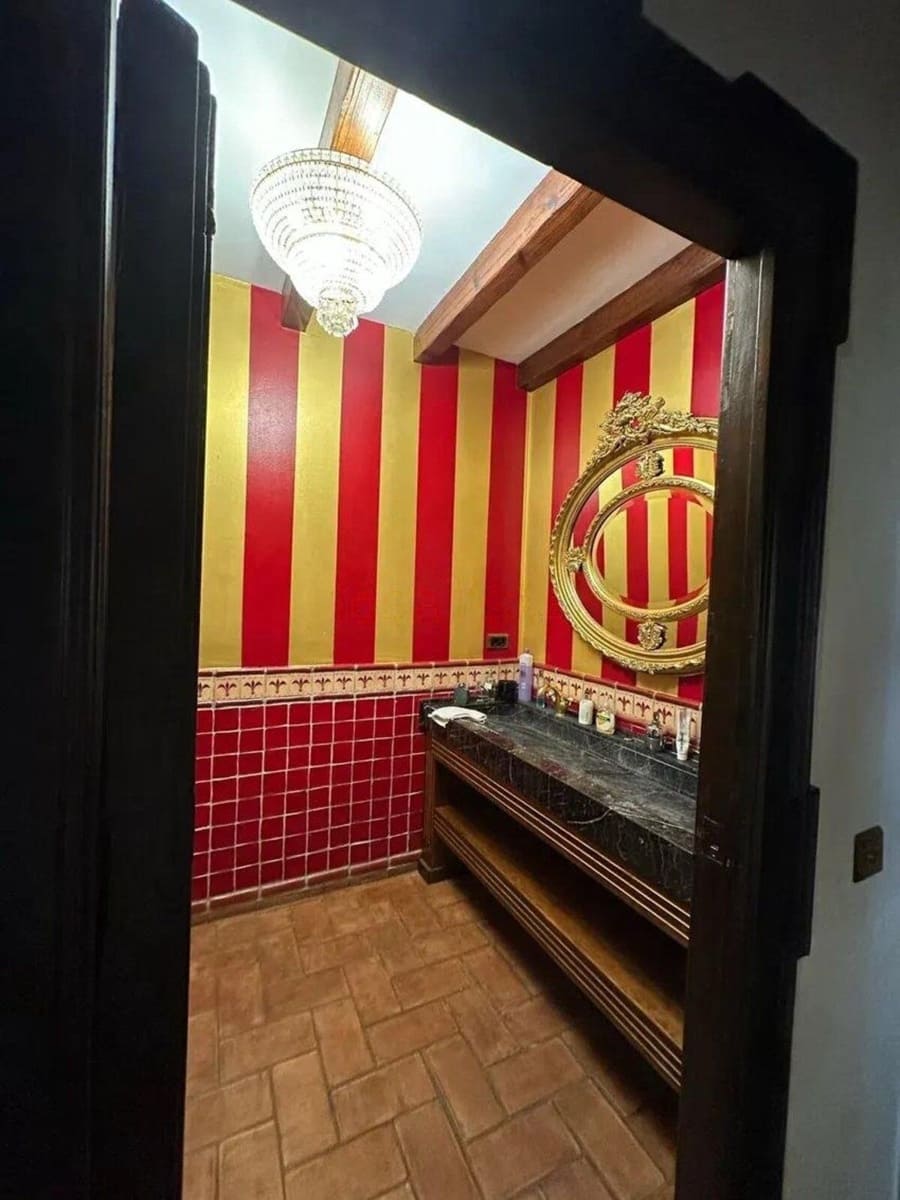 9 soverom Villa til salgs i La Mairena med svømmebasseng garasje - € 12 500 000 (Ref: 9038138)