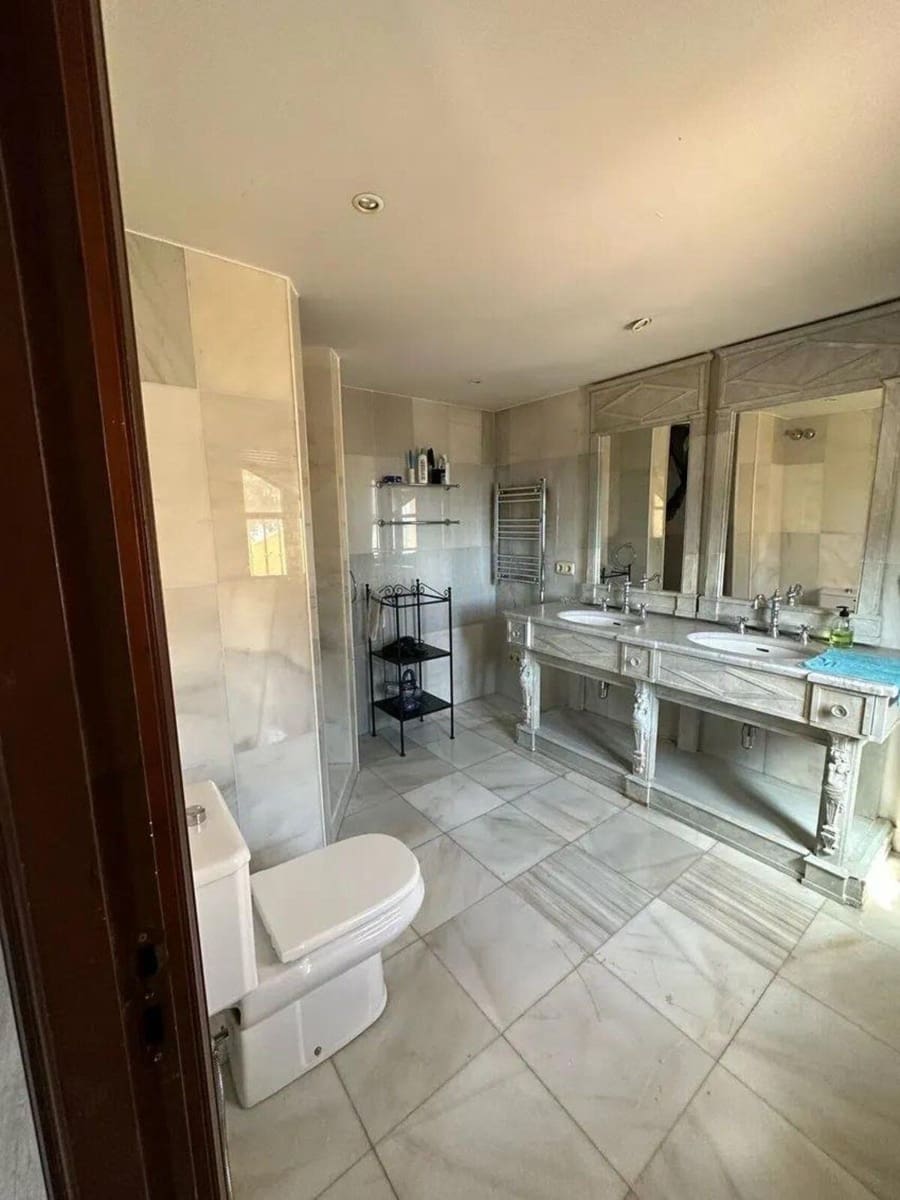 9 soverom Villa til salgs i La Mairena med svømmebasseng garasje - € 12 500 000 (Ref: 9038138)