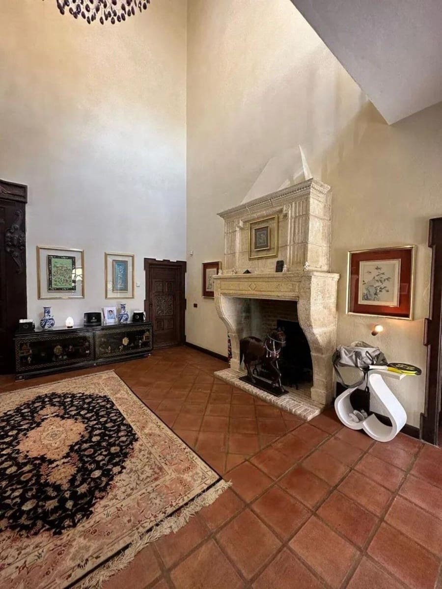 9 soverom Villa til salgs i La Mairena med svømmebasseng garasje - € 12 500 000 (Ref: 9038138)