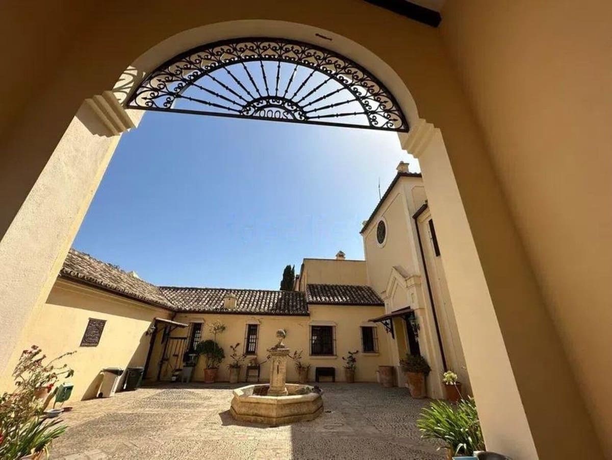 9 soverom Villa til salgs i La Mairena med svømmebasseng garasje - € 12 500 000 (Ref: 9038138)