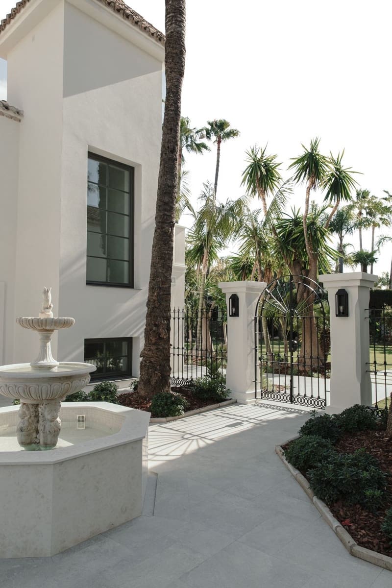 6 soverom Villa til salgs i Nueva Andalucia med svømmebasseng - € 12 500 000 (Ref: 9038139)