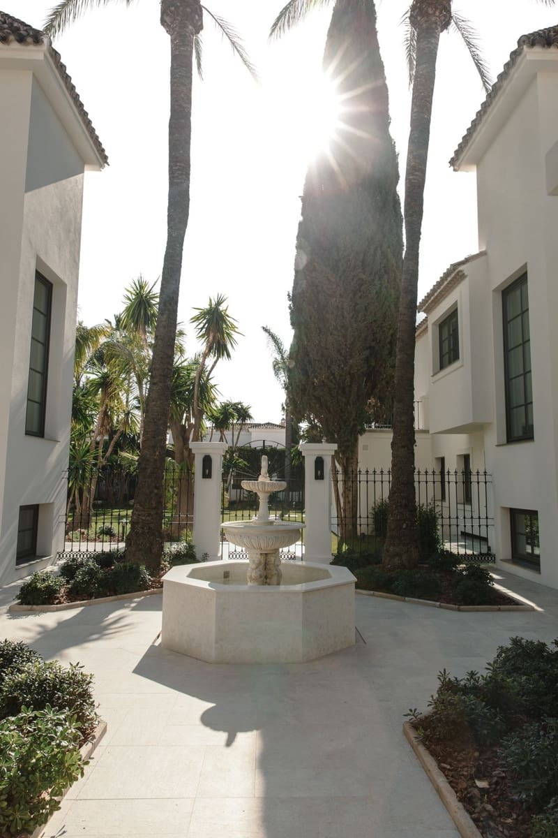 6 soverom Villa til salgs i Nueva Andalucia med svømmebasseng - € 12 500 000 (Ref: 9038139)