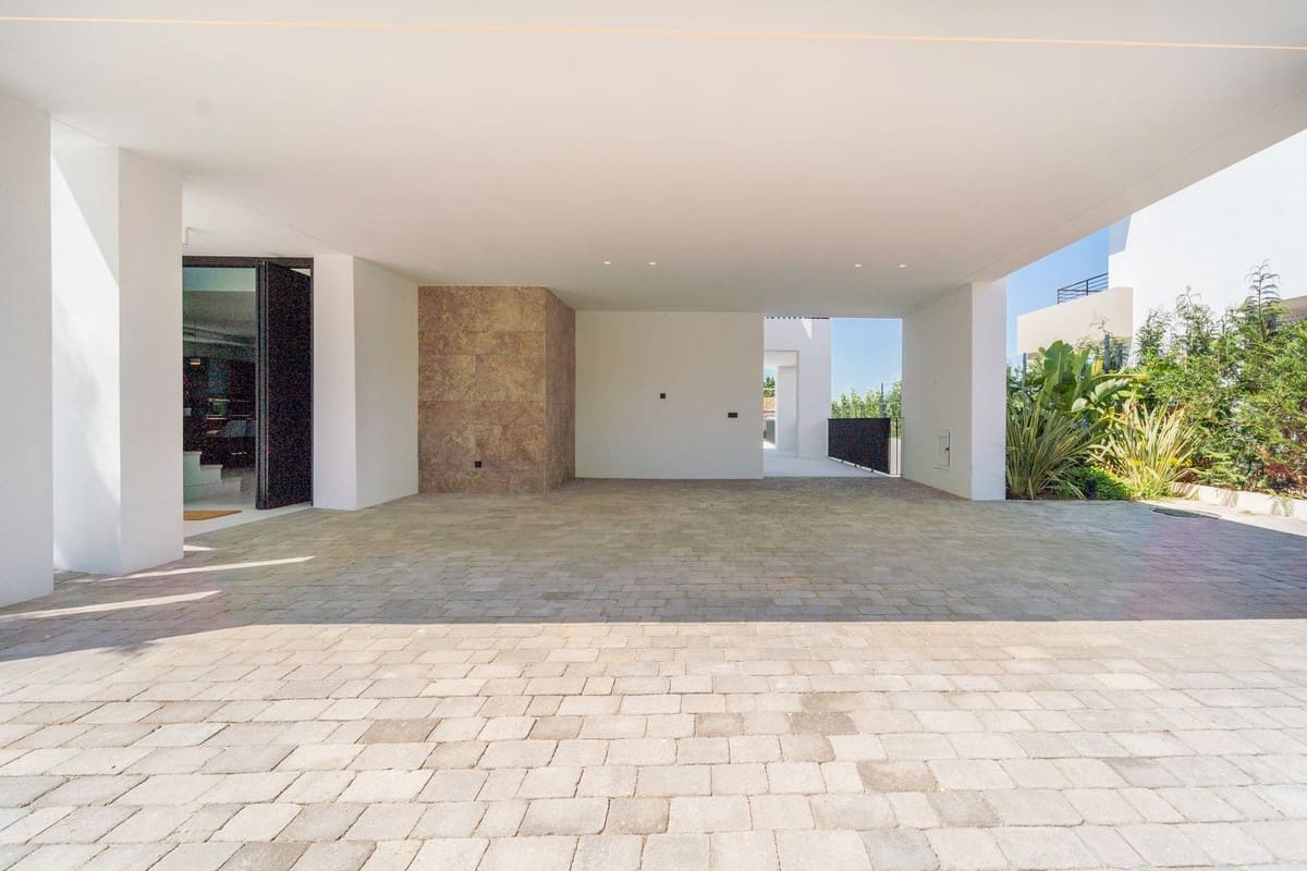 5 soverom Villa til salgs i Nueva Andalucia med svømmebasseng garasje - € 4 700 000 (Ref: 9038141)