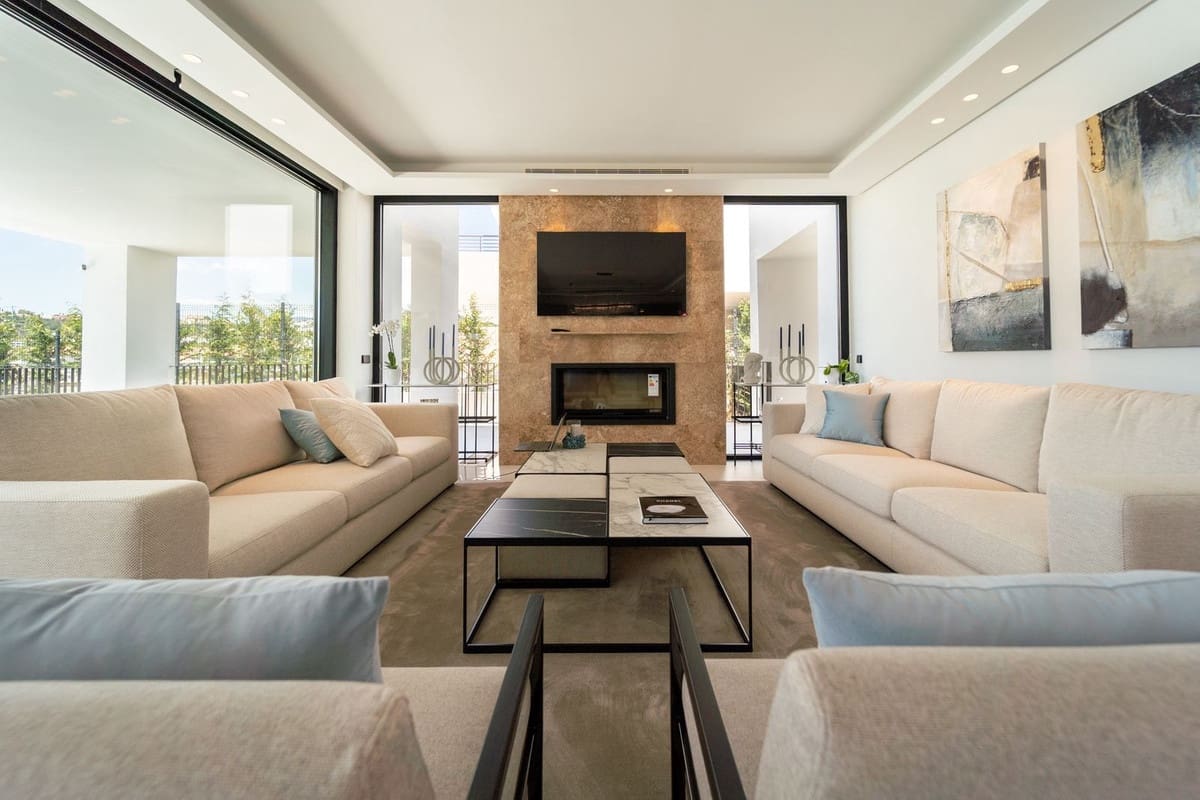 5 soverom Villa til salgs i Nueva Andalucia med svømmebasseng garasje - € 4 700 000 (Ref: 9038141)