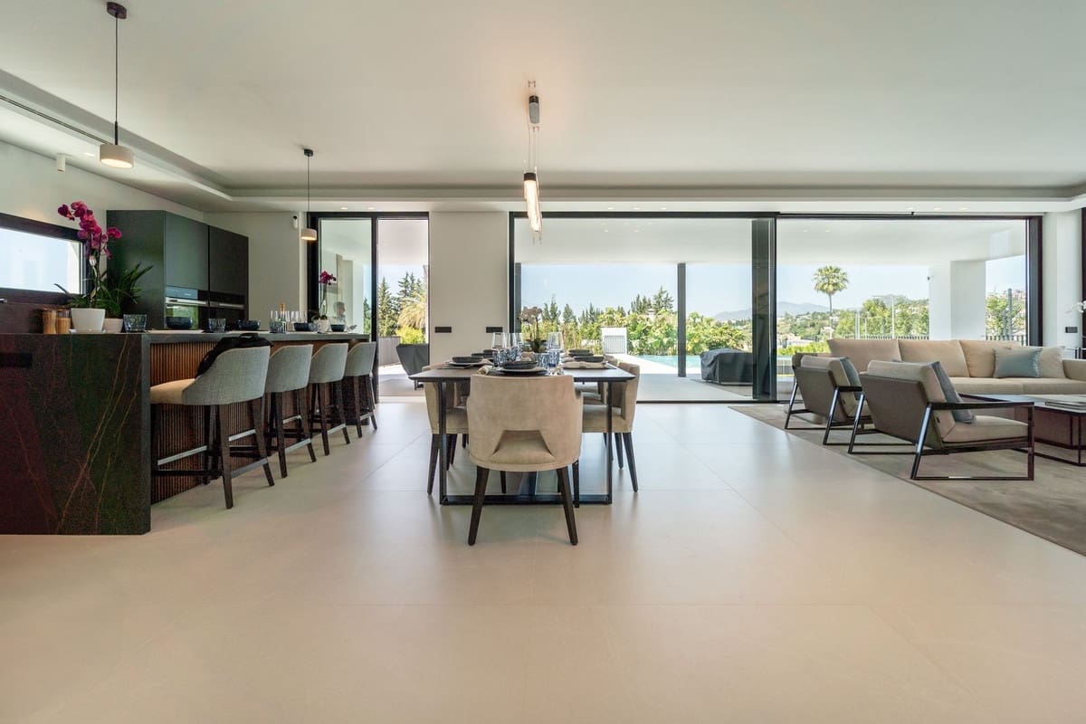 5 soverom Villa til salgs i Nueva Andalucia med svømmebasseng garasje - € 4 700 000 (Ref: 9038141)