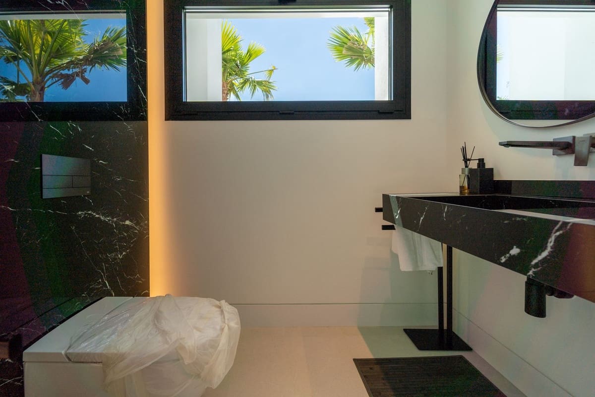 5 soverom Villa til salgs i Nueva Andalucia med svømmebasseng garasje - € 4 700 000 (Ref: 9038141)