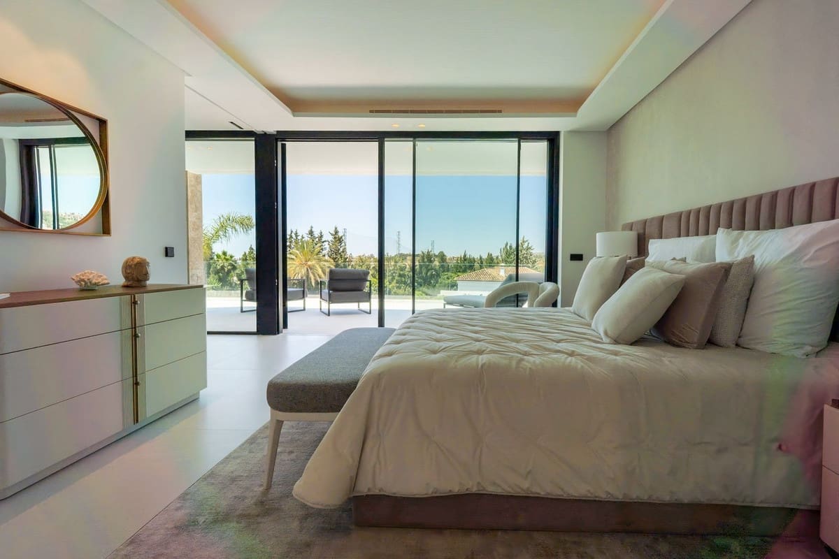 5 soverom Villa til salgs i Nueva Andalucia med svømmebasseng garasje - € 4 700 000 (Ref: 9038141)