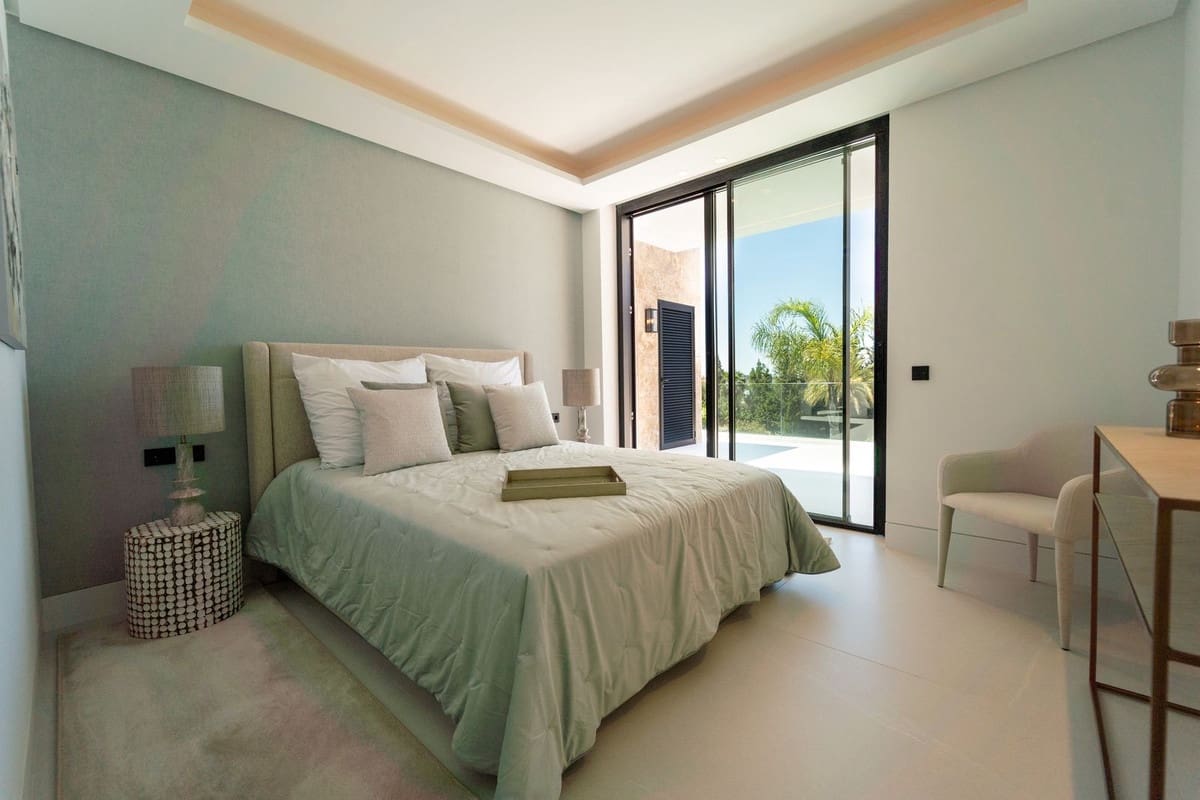 5 soverom Villa til salgs i Nueva Andalucia med svømmebasseng garasje - € 4 700 000 (Ref: 9038141)