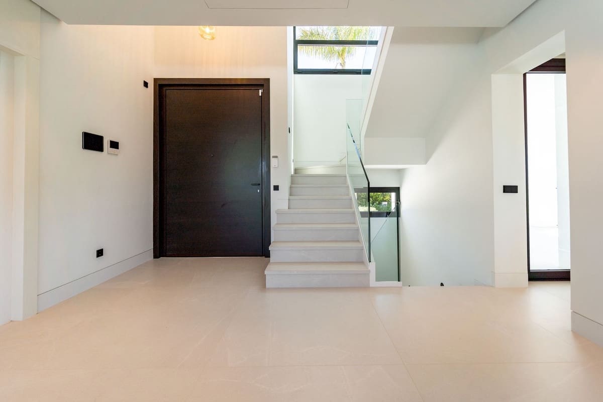 5 soverom Villa til salgs i Nueva Andalucia med svømmebasseng garasje - € 4 700 000 (Ref: 9038141)