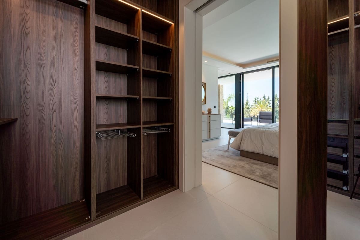 5 soverom Villa til salgs i Nueva Andalucia med svømmebasseng garasje - € 4 700 000 (Ref: 9038141)